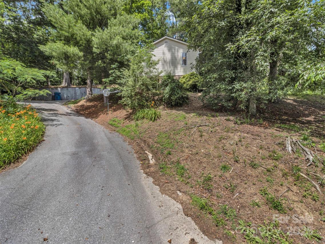 114 Elden St., Hendersonville, NC 28739