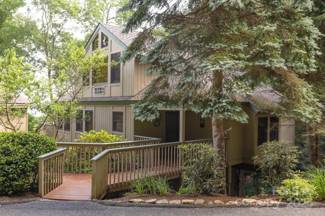 71 Ivy Ridge Rd., Burnsville, NC 28714