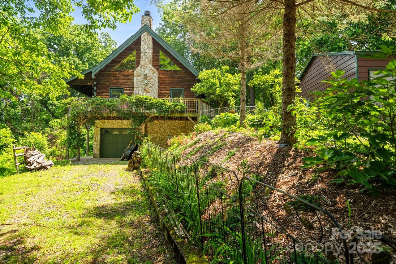 1781 Beaverdam St., Canton, NC 28716