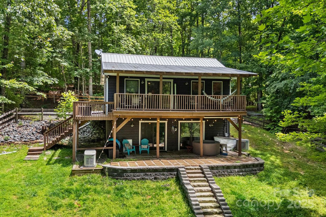 37 Poplar Dr., Rosman, NC 28772