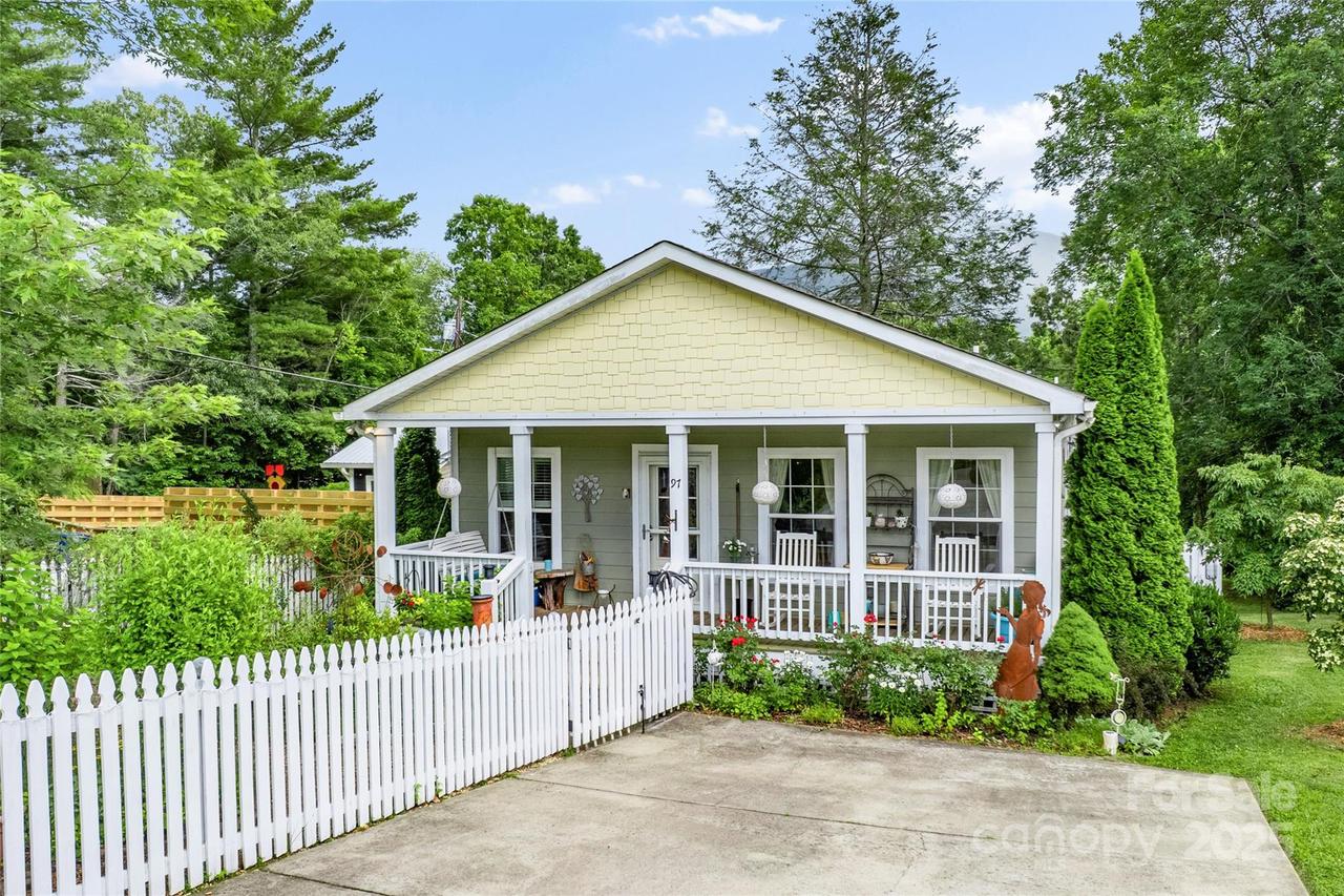 97 Taylor St., Black Mountain, NC 28711