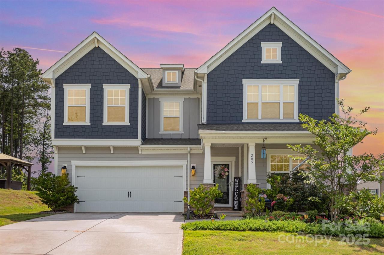 205 Falls Cove Dr., Troutman, NC 28166