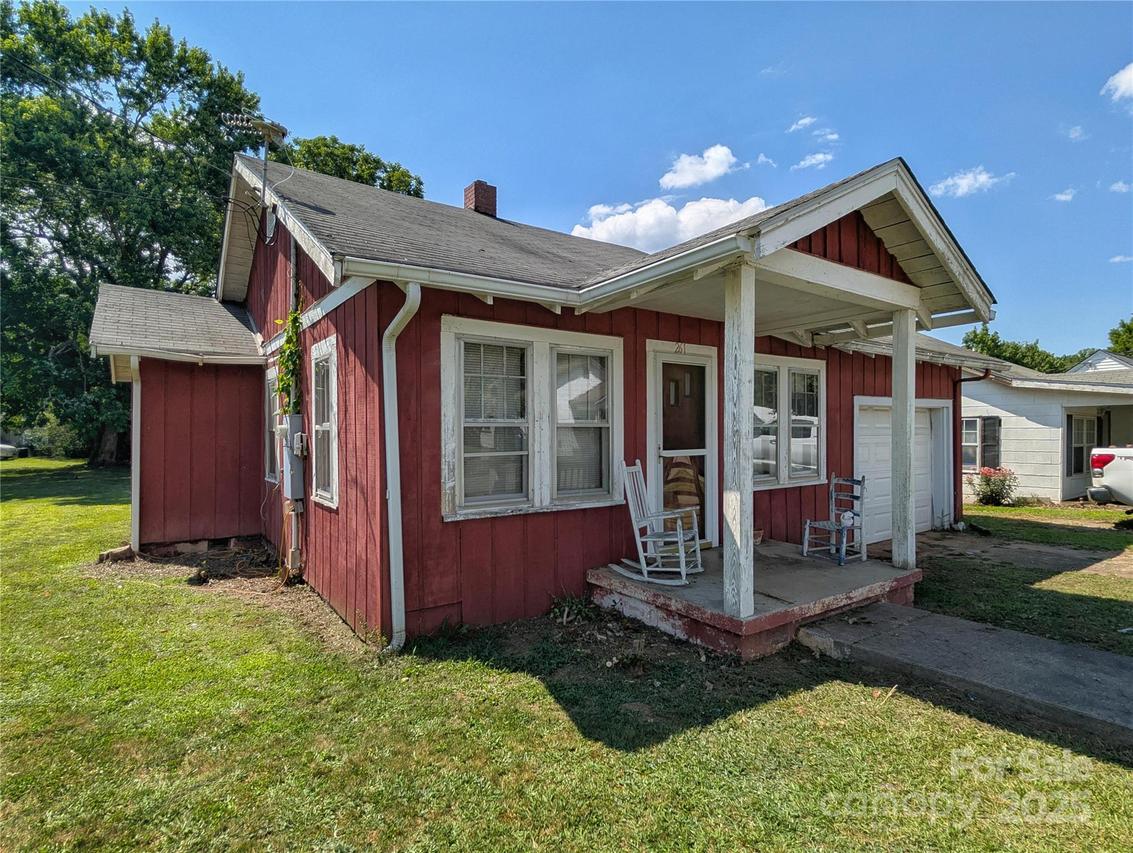 261 Westwood Cir., Waynesville, NC 28786