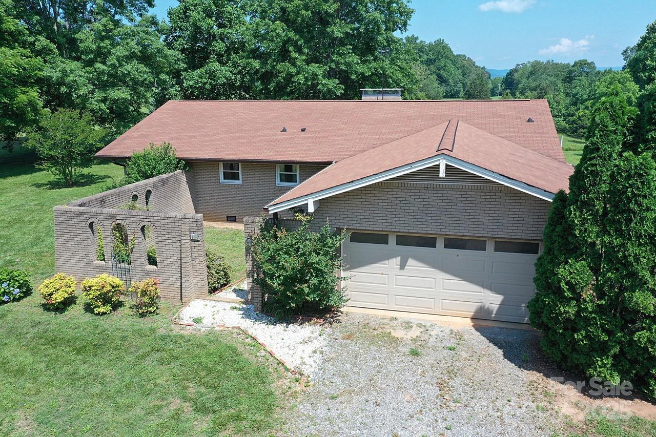 157 Blackberry Ln., Taylorsville, NC 28681