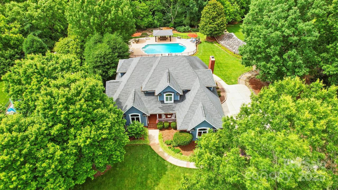 1042 Heather Glen Dr., Matthews, NC 28104