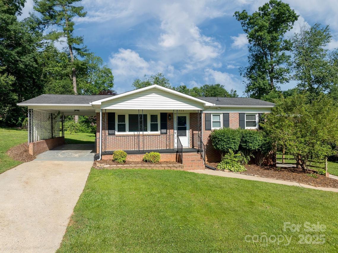 308 Maple St., Hudson, NC 28638