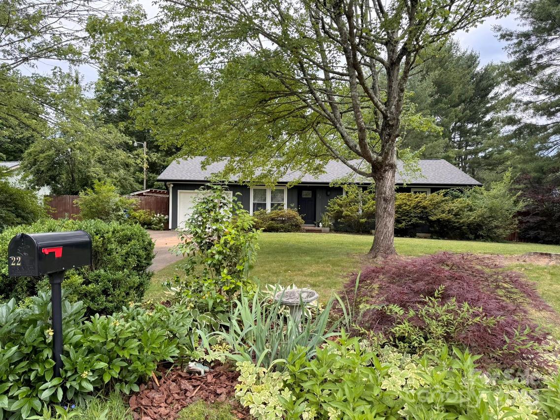 22 King Arthur Pl., Asheville, NC 28806