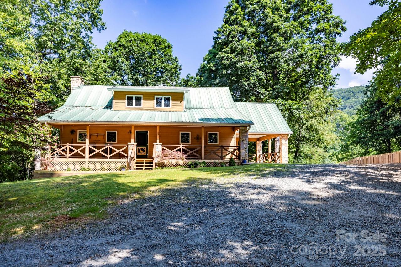187 W Wilderness Rd., Lake Lure, NC 28746