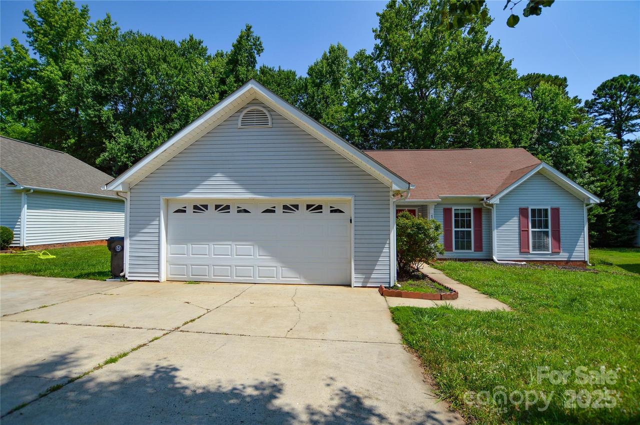 676 Rebecca Jane Dr., Mooresville, NC 28115