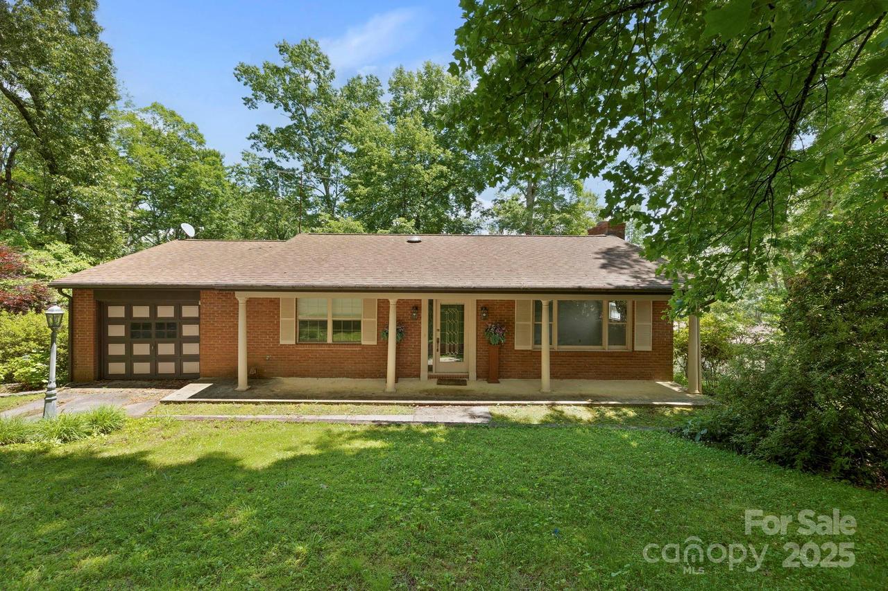 41 Deep Woods Rd., Mills River, NC 28759
