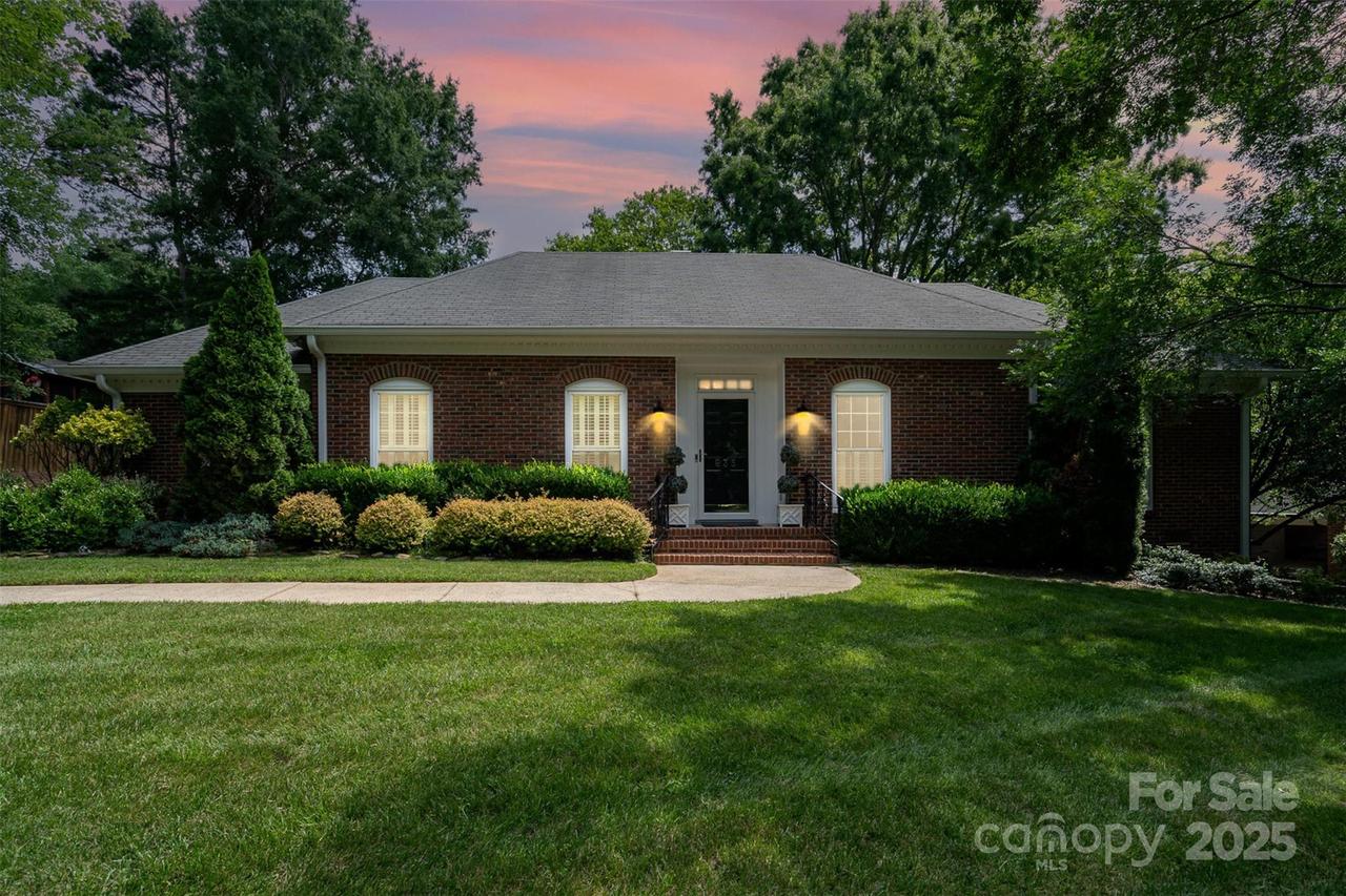 935 Trentle Ct., Charlotte, NC 28211