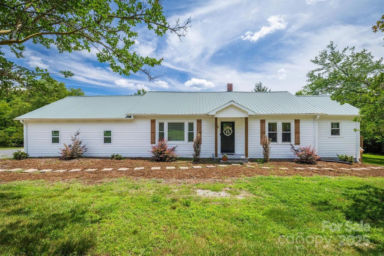 110 Camelot Dr., Granite Falls, NC 28630