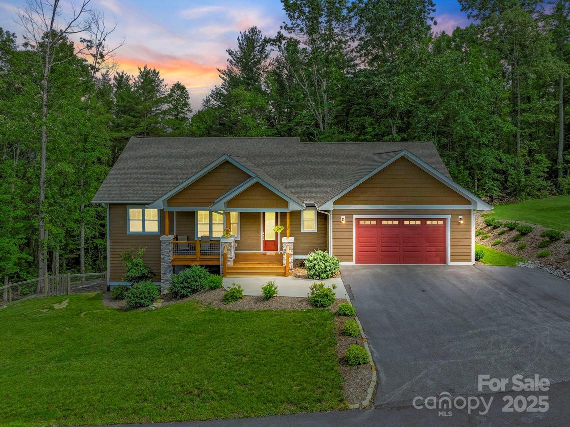 158 Jonathan Ln., Hendersonville, NC 28792