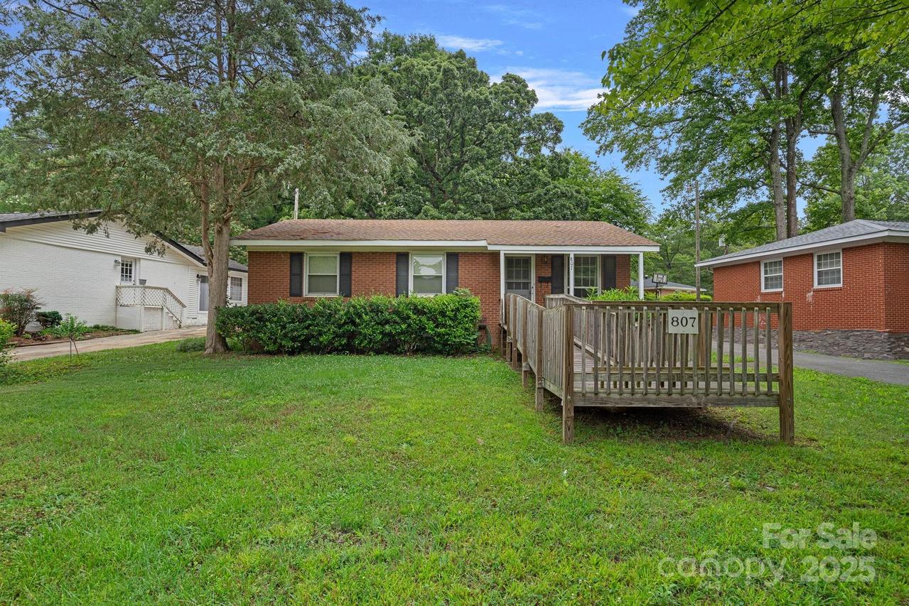 807 Claremont Rd., Charlotte, NC 28214