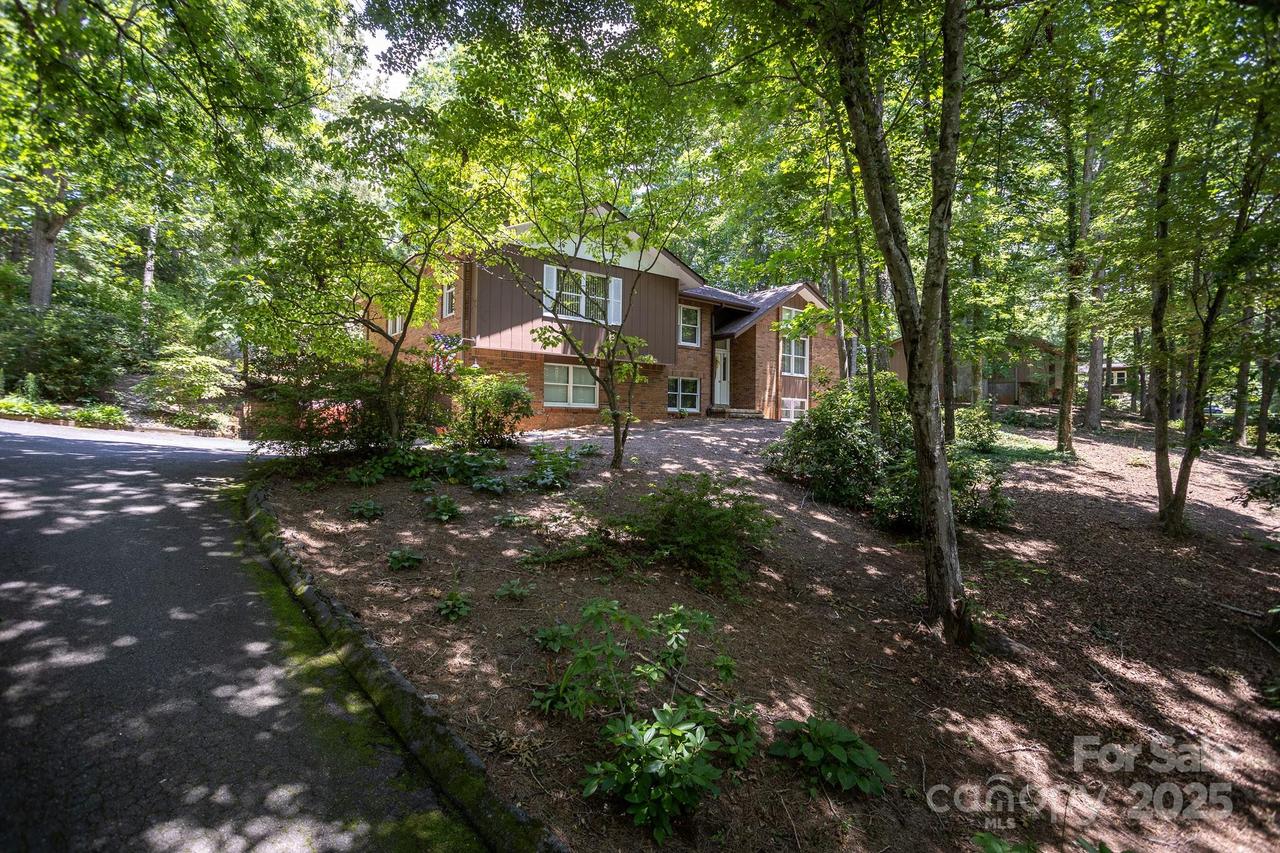 15 Cedar Tr., Asheville, NC 28803