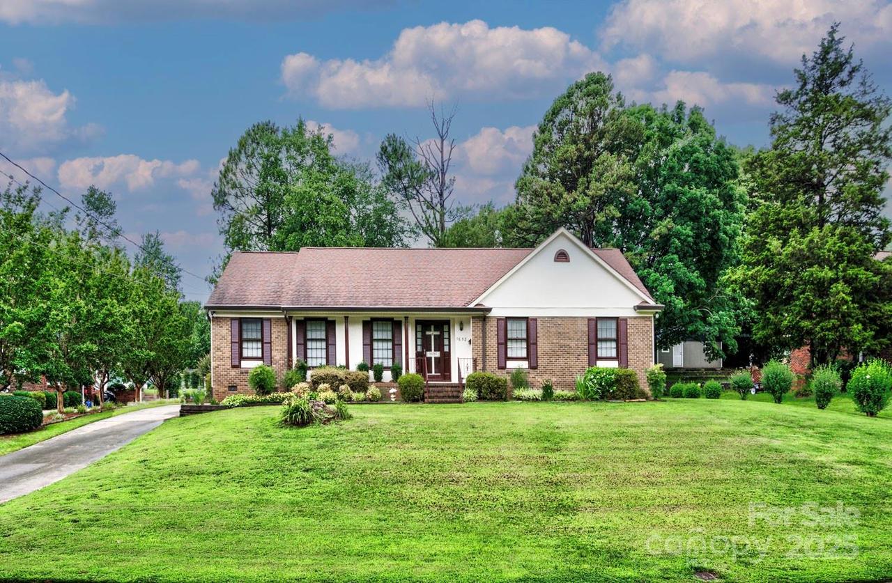 1658 Buckingham Ave., Gastonia, NC 28054