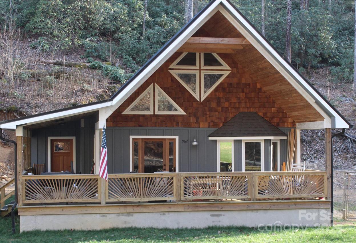 962 Laurel Mountain View Rd., Flat Rock, NC 28731