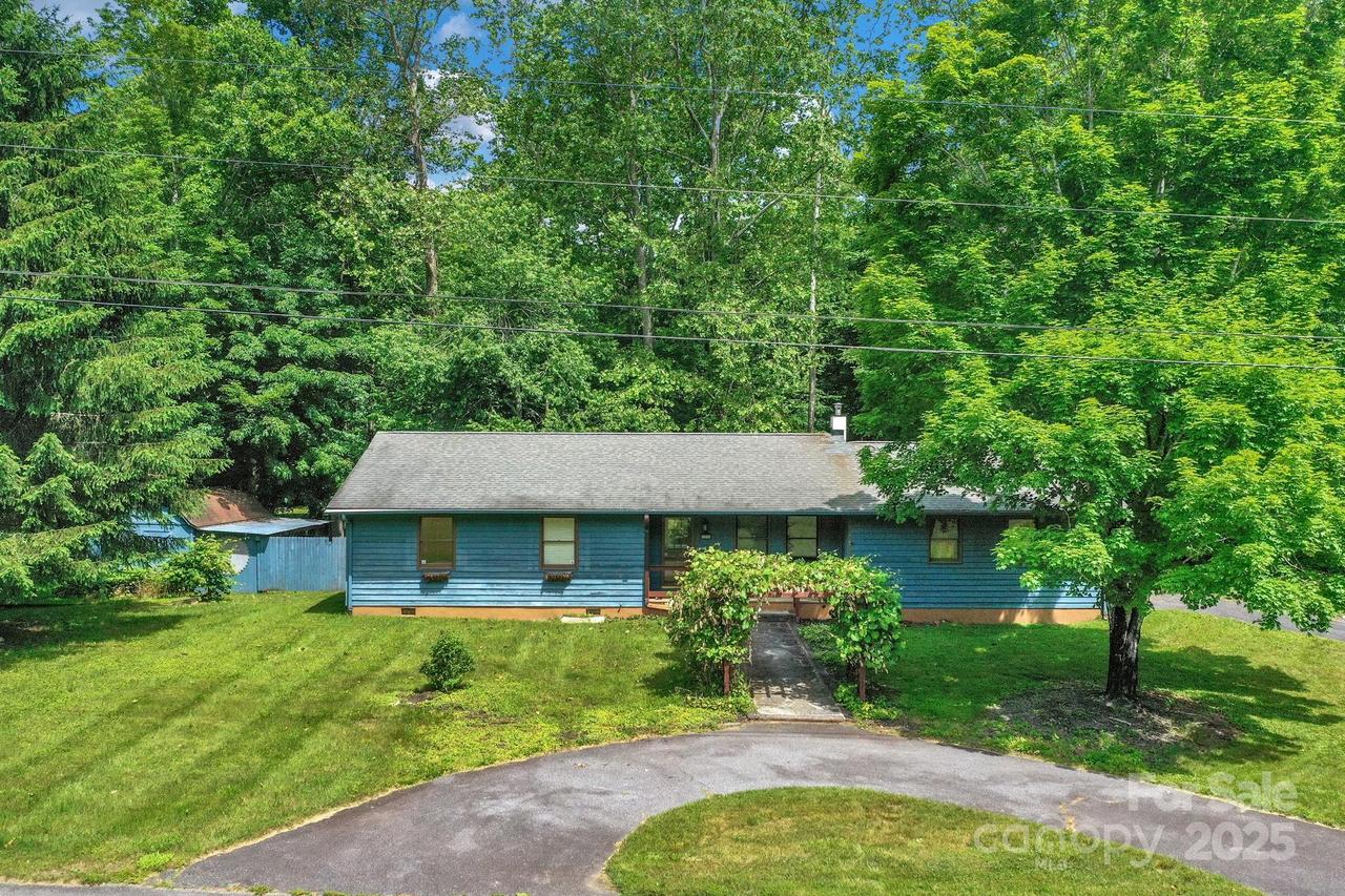 304 Covered Bridge Ln., Banner Elk, NC 28604