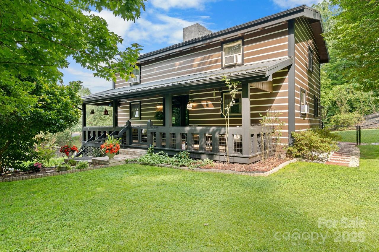 61 Honeycutt Ln., Nebo, NC 28761
