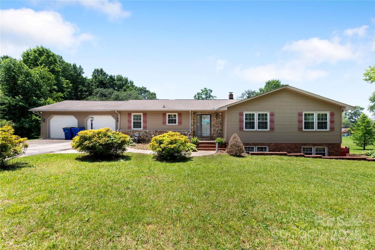 5563 Grace Chapel Rd., Hickory, NC 28601