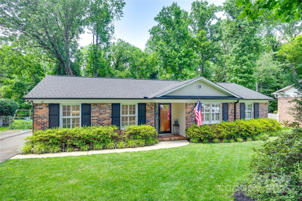 7026 Tabor Ln., Charlotte, NC 28211