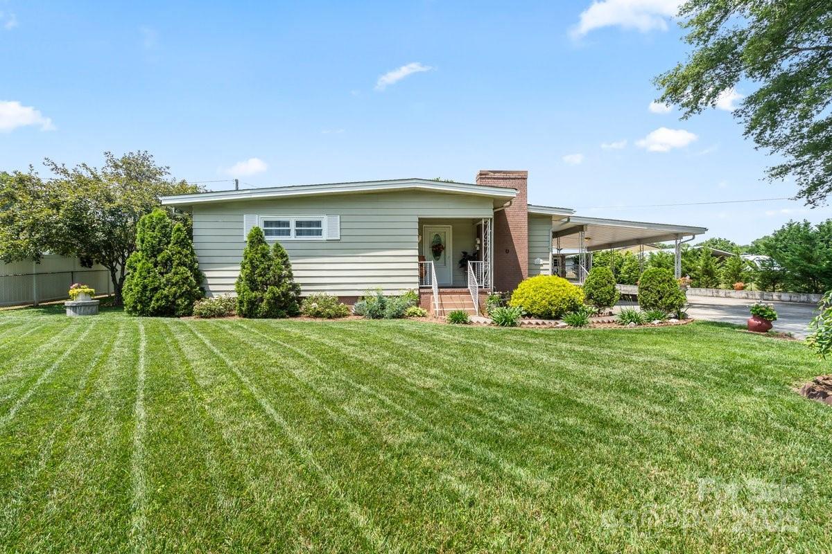 1627 33rd Ave., Hickory, NC 28601
