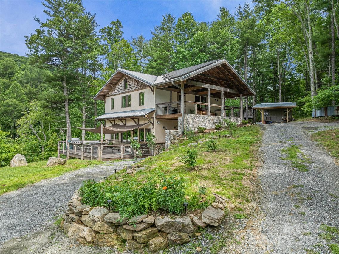 3151 Lumptown Rd., Marshall, NC 28753