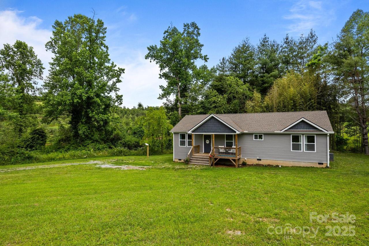 458 Summer Rd., Hendersonville, NC 28792