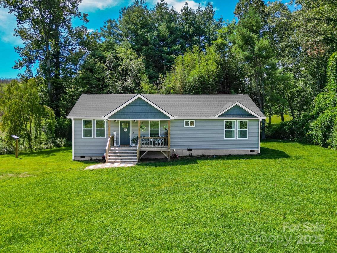 458 Summer Rd., Hendersonville, NC 28792
