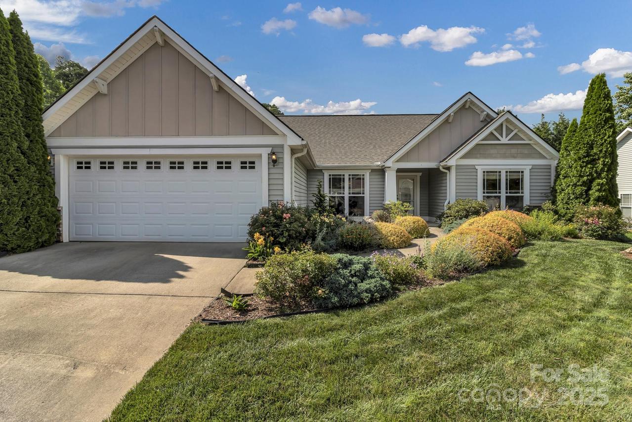 16 Sunview Cir., Arden, NC 28704