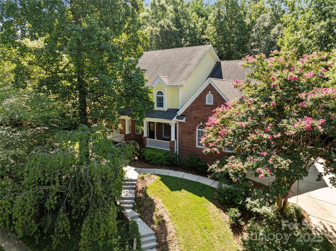 9429 Briarwick Ln., Charlotte, NC 28277