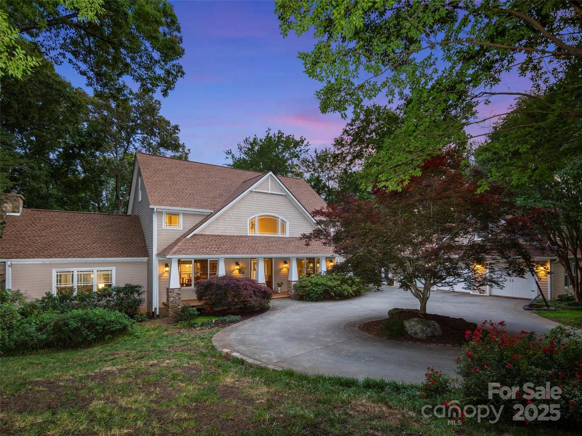 303 S Braeside Ct., Asheville, NC 28803