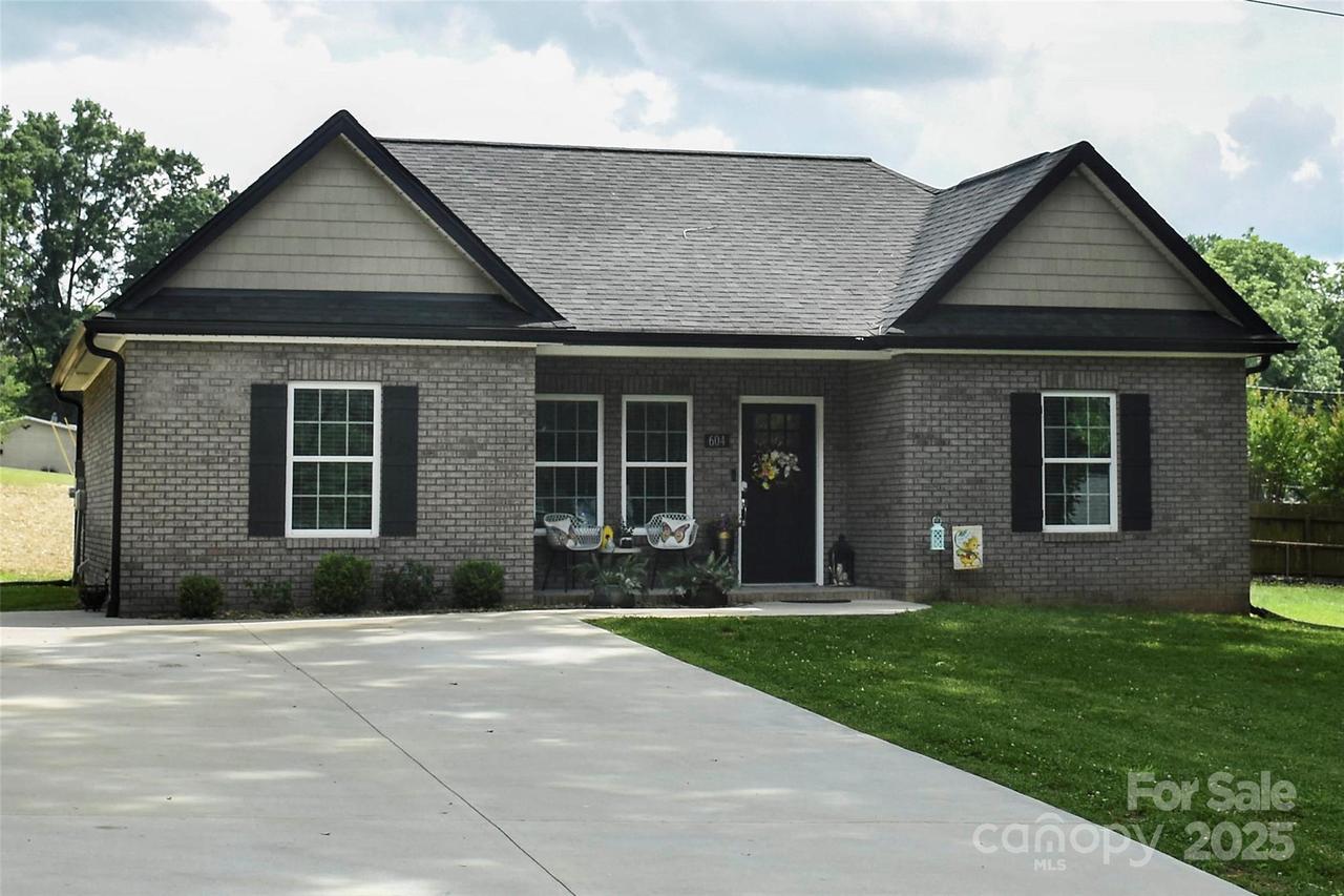 604 E Ohio Ave., Bessemer City, NC 28016