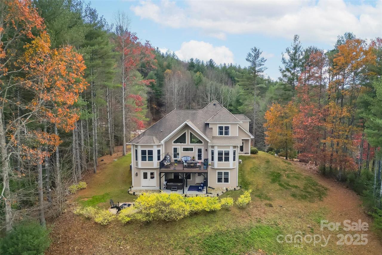 5346 Oak Crest Ln., Lenoir, NC 28645
