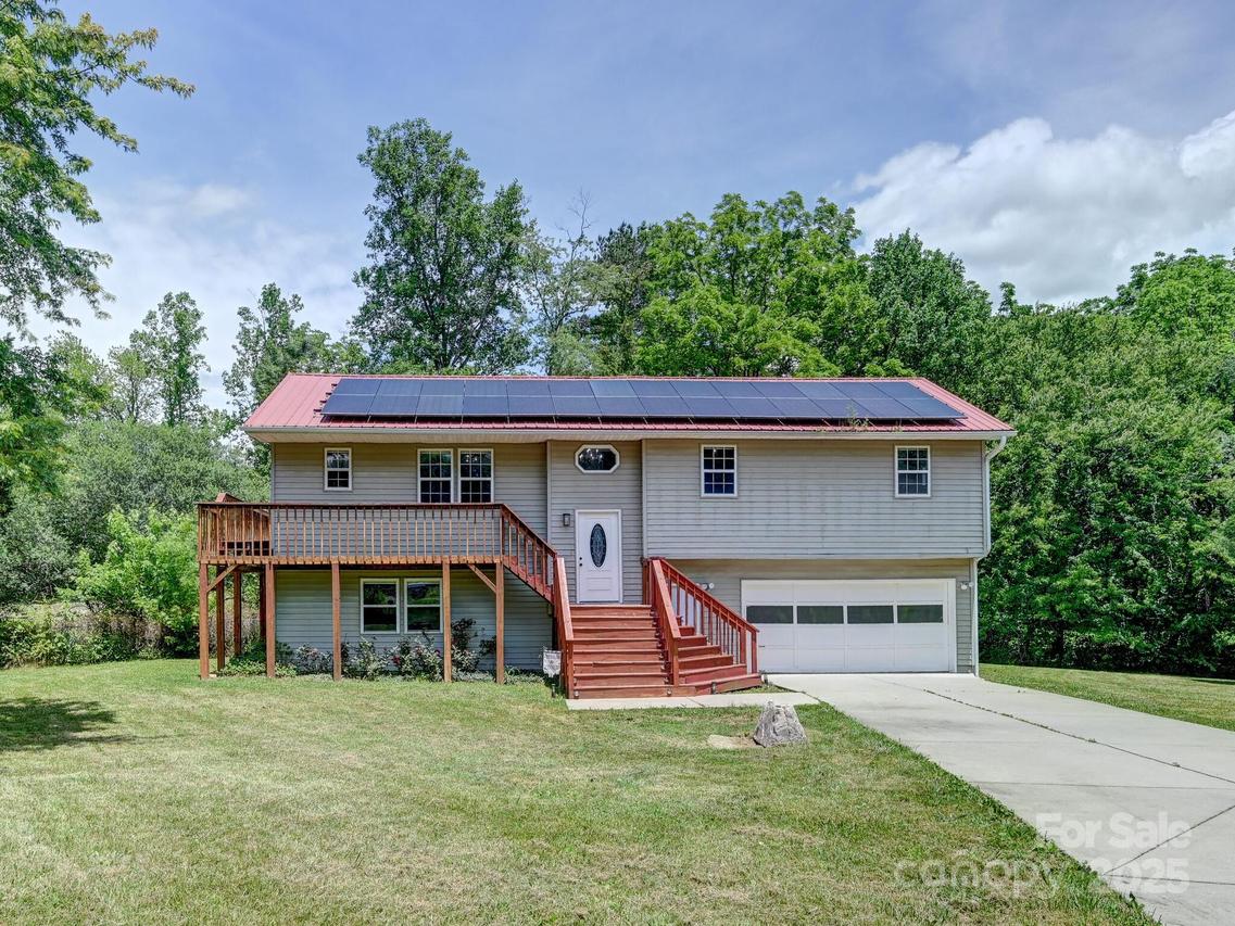 14 Spring Lake Dr., Fletcher, NC 28732