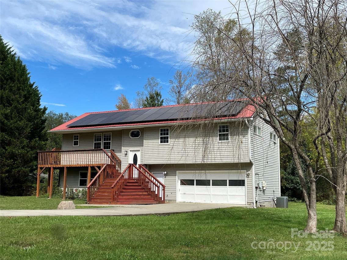 14 Spring Lake Dr., Fletcher, NC 28732