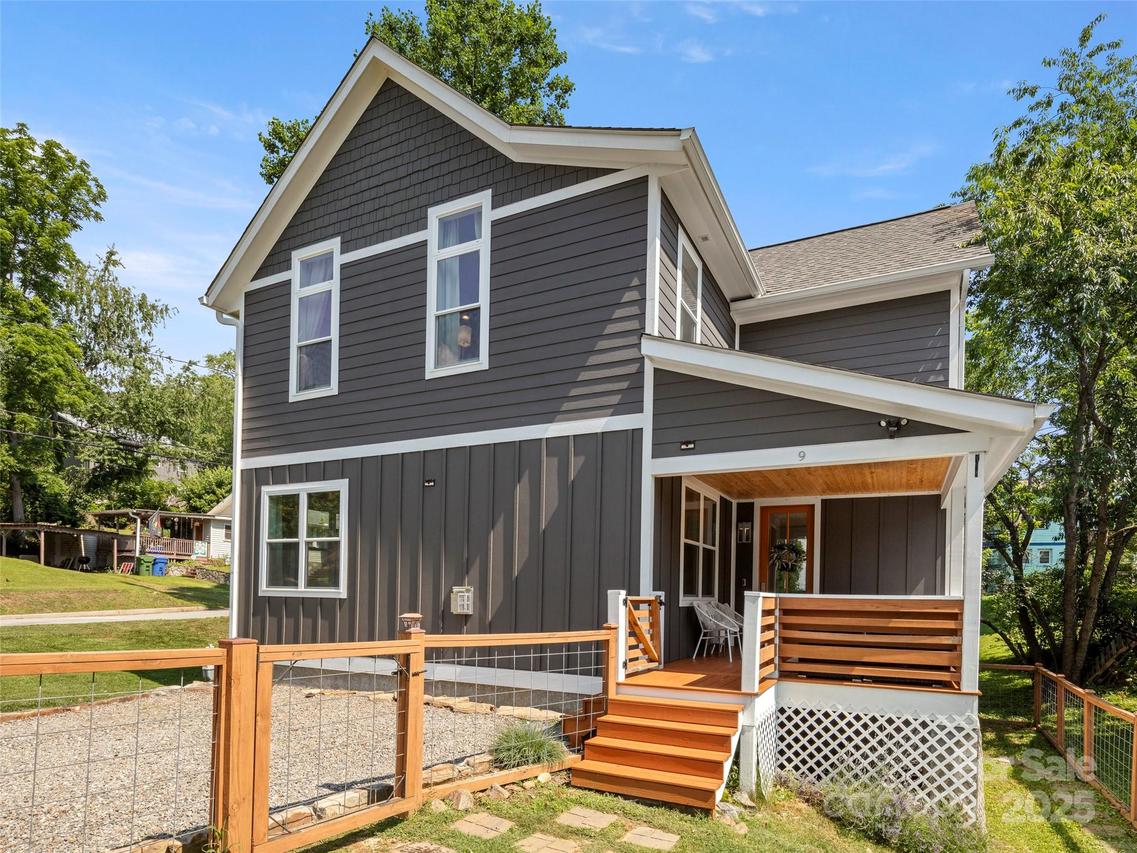 9 Pennsylvania Ave., Asheville, NC 28806