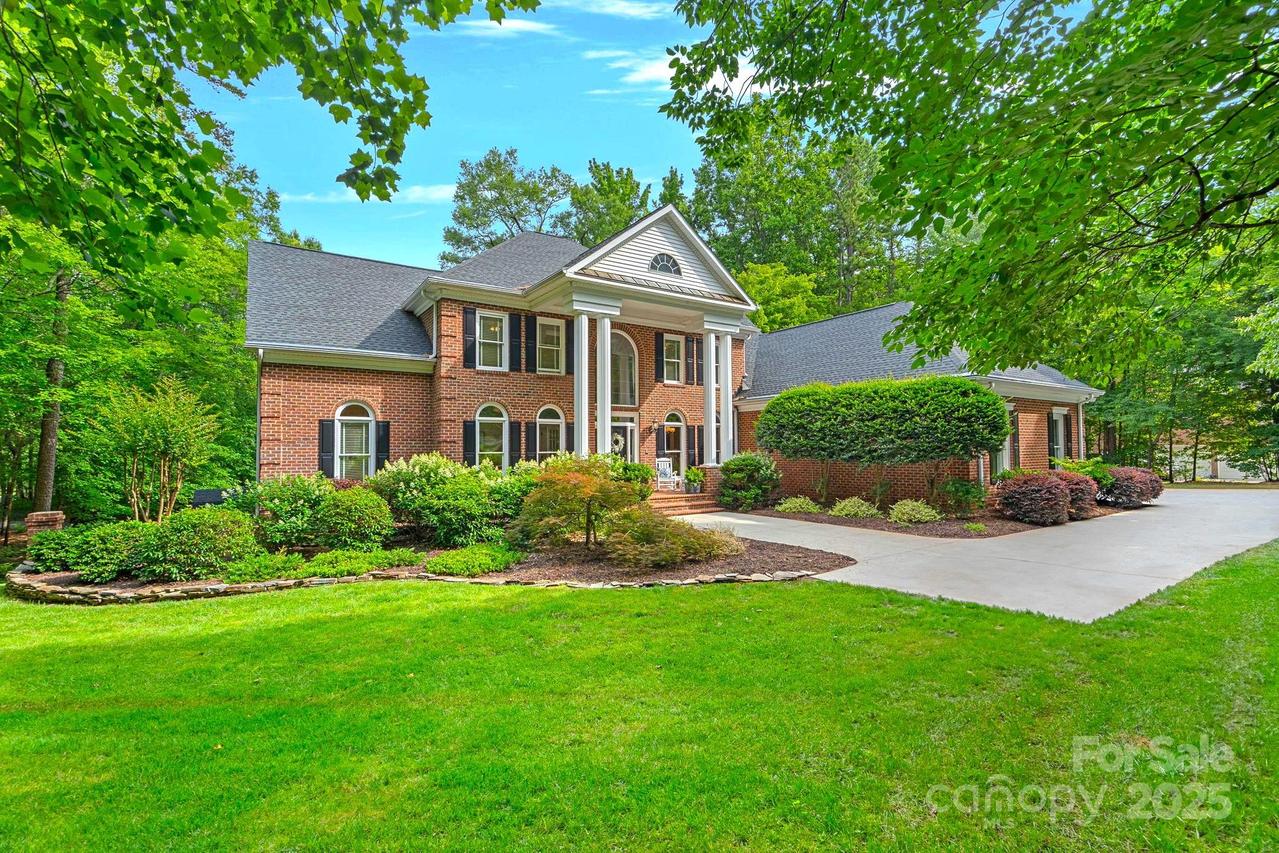 1317 Longleaf Ct., Matthews, NC 28104