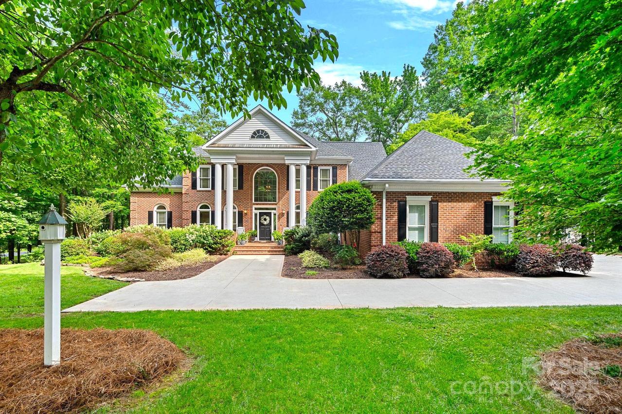 1317 Longleaf Ct., Matthews, NC 28104
