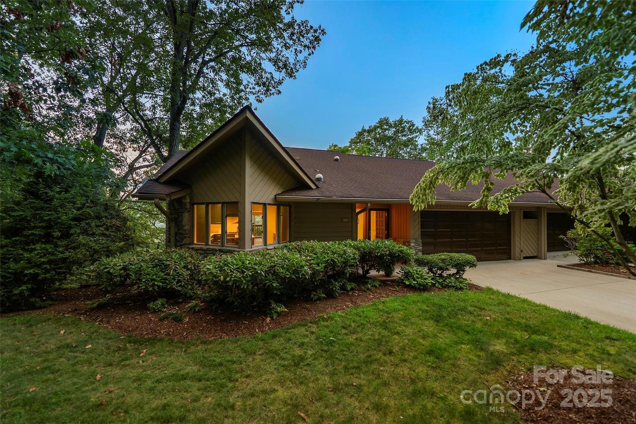 3301 Timber Tr., Asheville, NC 28804