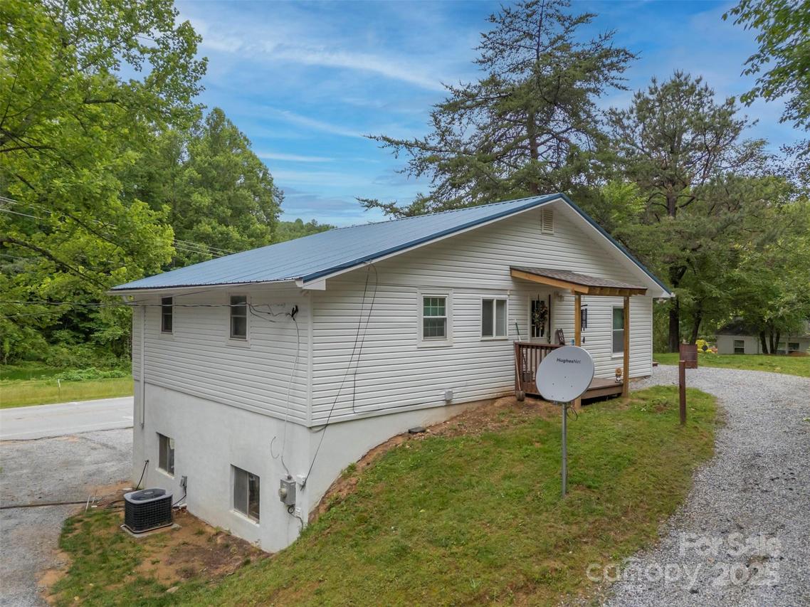 4250 Chimney Rock Rd., Hendersonville, NC 28792