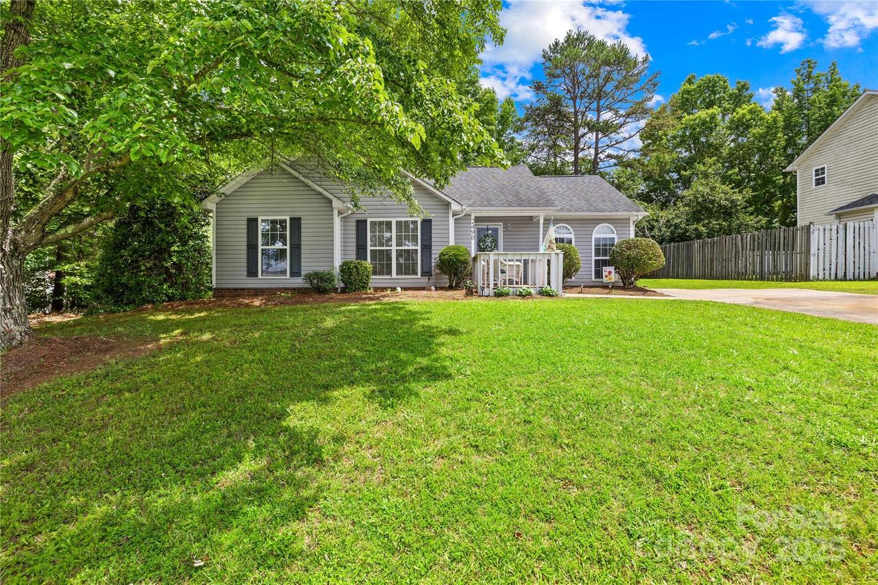 2490 Hawk Ridge Dr., Gastonia, NC 28056