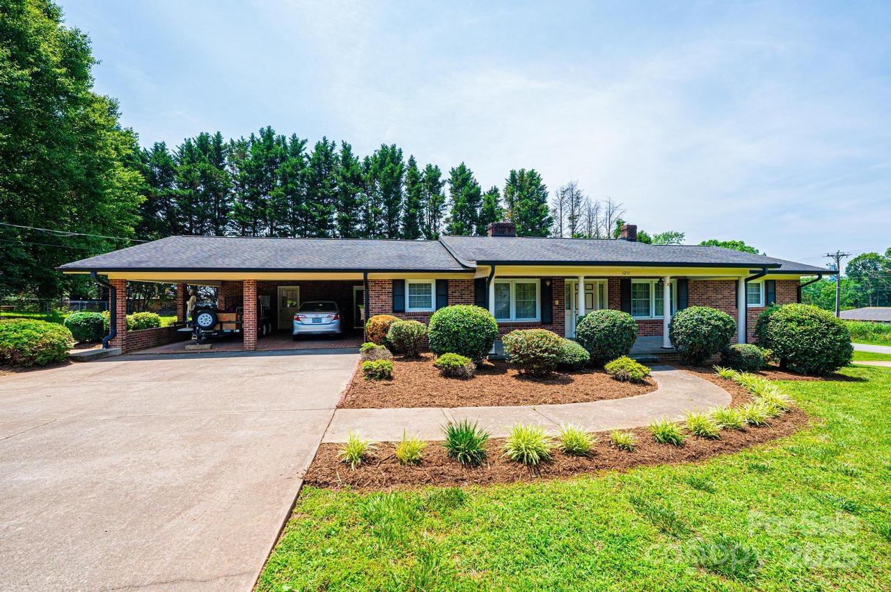 1211 25th St., Hickory, NC 28602