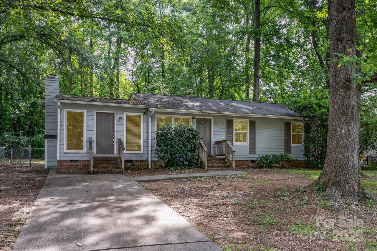 5143 Delivau Dr., Charlotte, NC 28215
