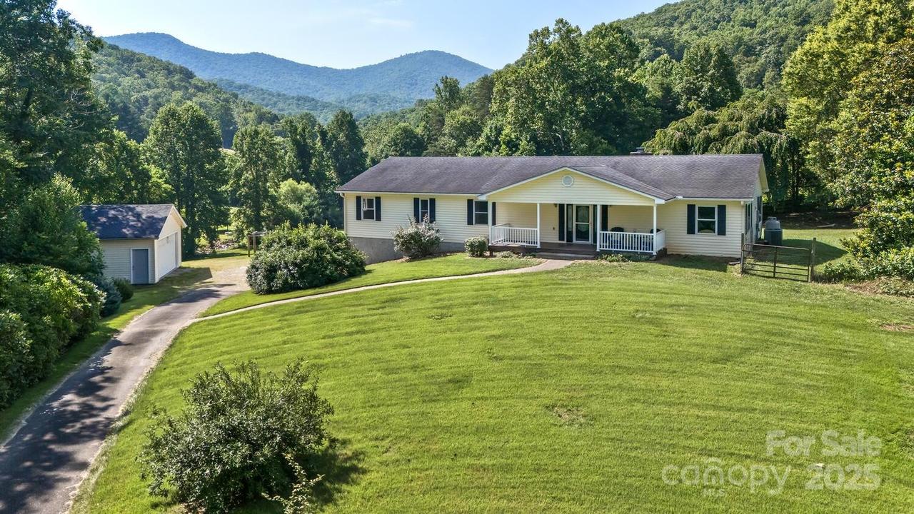 170 Beaverdam Loop Rd., Candler, NC 28715