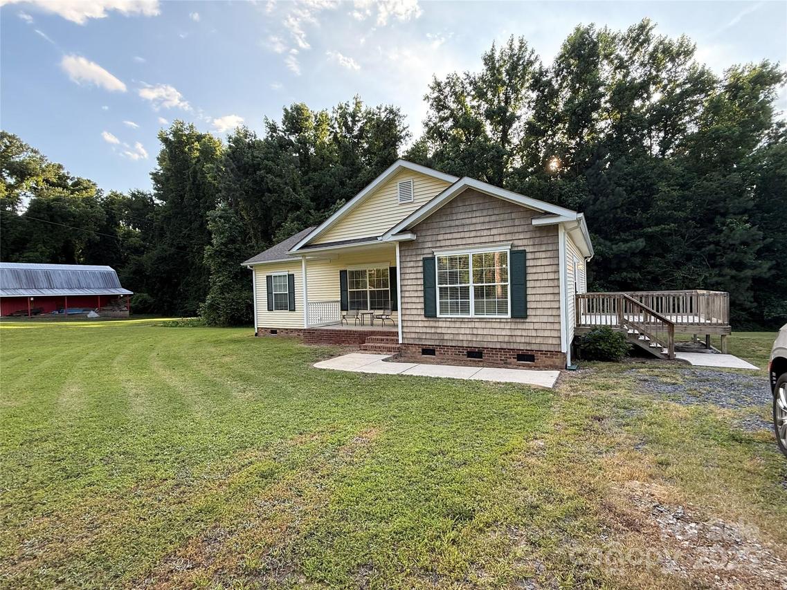 40287 Palmerville Rd., New London, NC 28127
