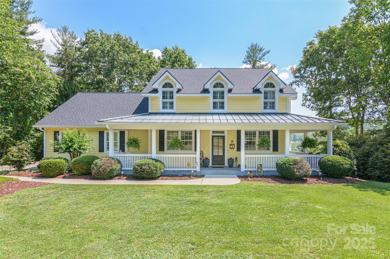 3 Chickadee Ln., Fairview, NC 28730