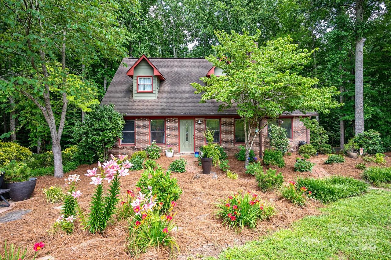 169 Primrose Ln., Statesville, NC 28625