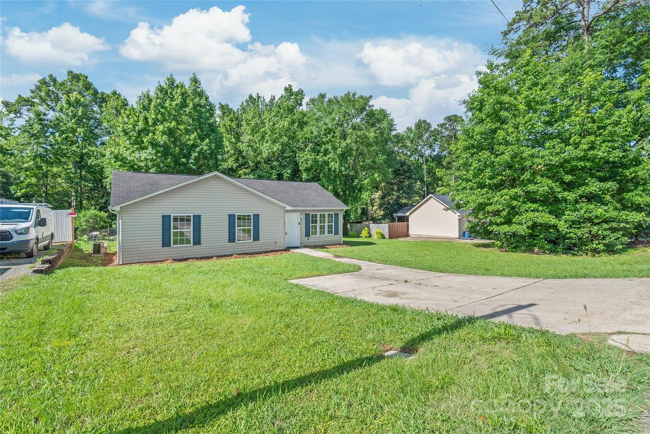 425 Austin Dr., Charlotte, NC 28213