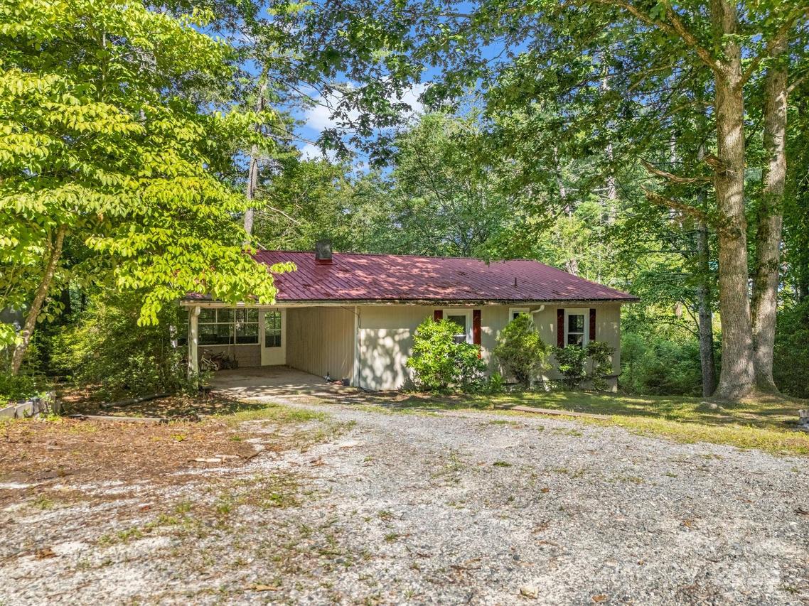62 Kinard Ln., Penrose, NC 28766